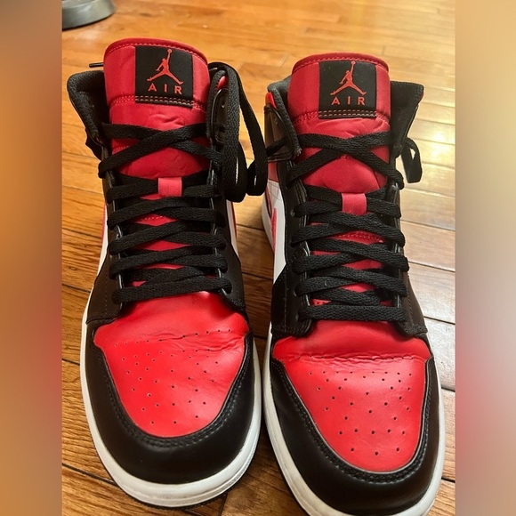 Nike Air Jordan 1 Mid Red/White/Black Size11
Mid Sneakers. - Picture 4 of 16